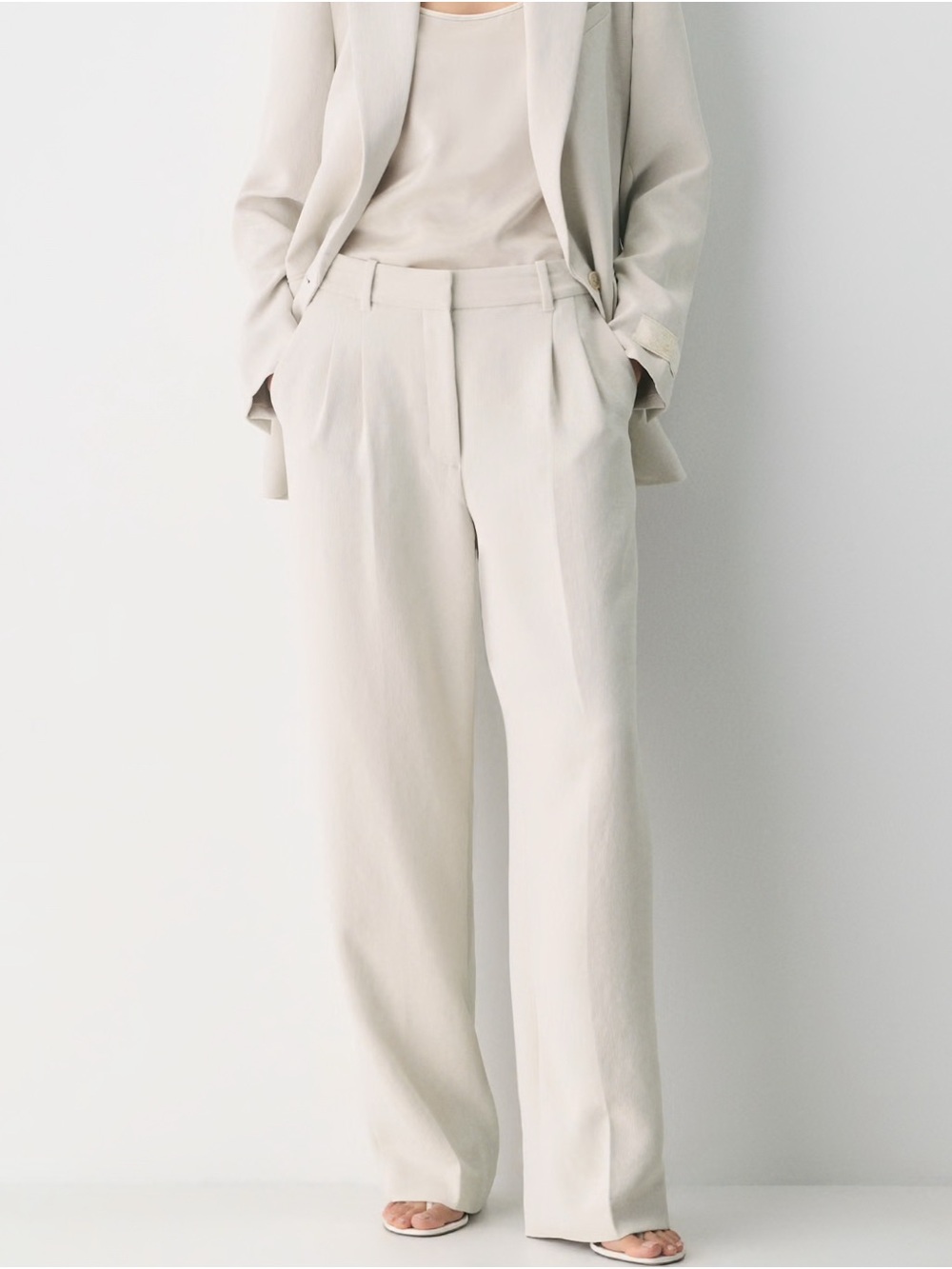 Aritzia Effortless Pant